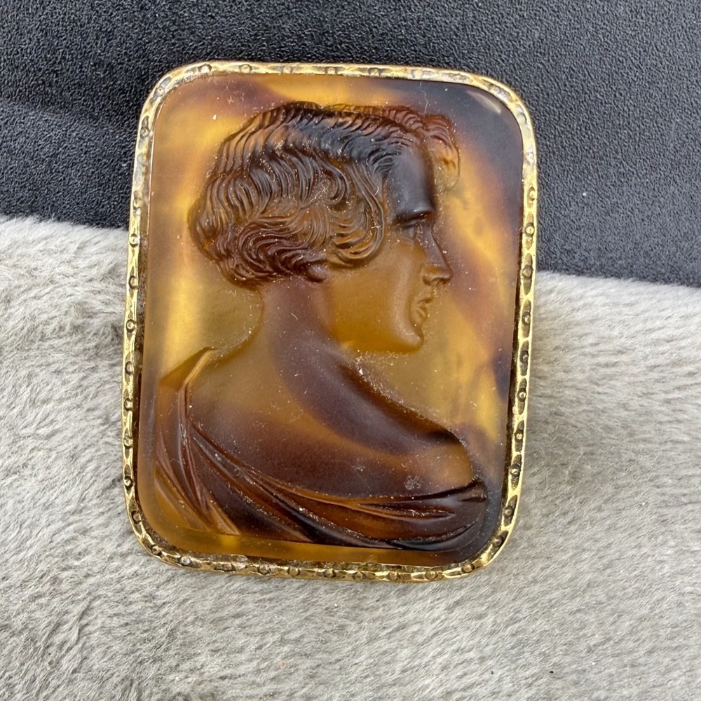 Vintage Cameo Brooch Root Beer Gold Tone Glass - Picture 2 of 6